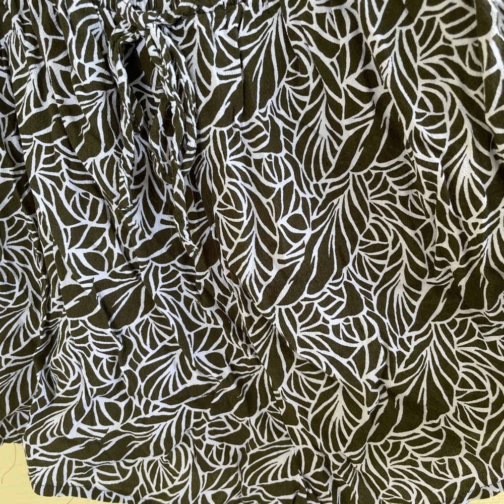 Express Womens Off the Shoulder Shorts Romper Green Small Olive Leaves Ruffle - Picture 12 of 16